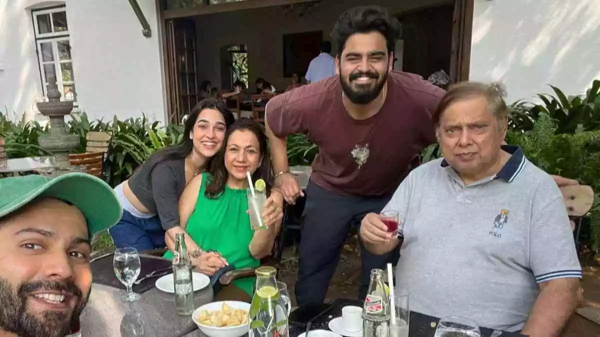 Varun Dhawan shared pictures with family members